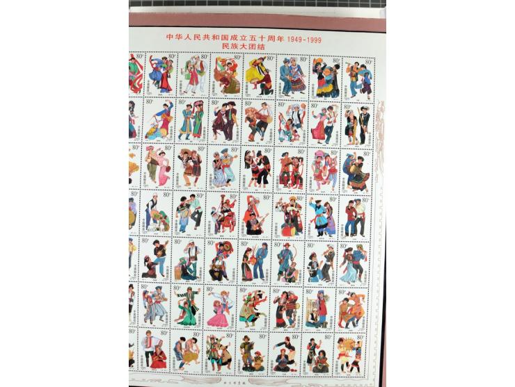 1982/2004, postfrische, in den Hauptnummern anscheinend kpl. Sammlung, dazu ältere Doubletten mit u.a. Bl.20 und 22, Markenhe