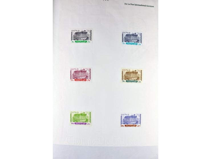 REVENUE: 1919/2000 (ca.), ungebrauchte, ungestempelte reichhaltige Spezialsammlung mit vielen besseren Werten und kompletten 