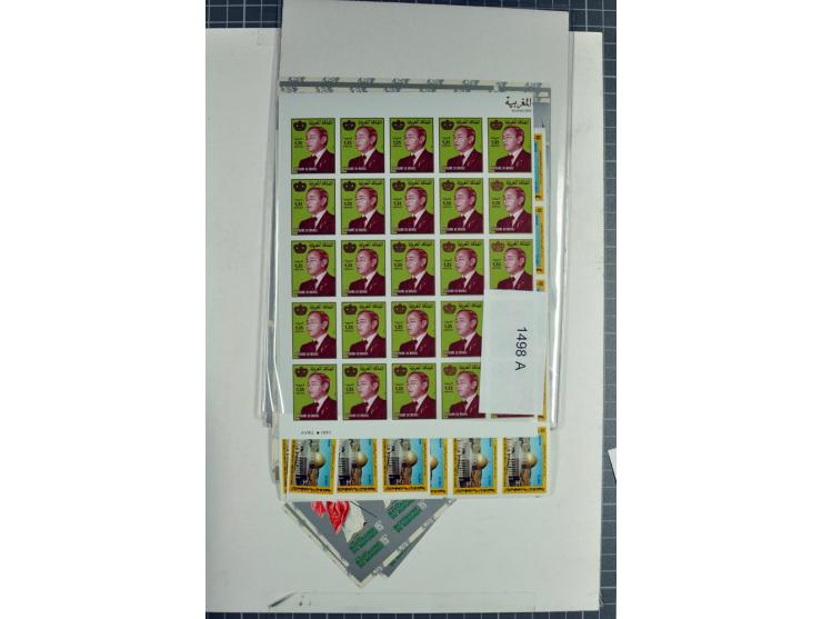 1970/90, postfrische Partie mit vielen ungezähnten Ausgaben diverser Gebiete, einige tausend Marken und Blocks
