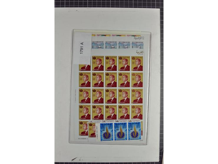 1970/90, postfrische Partie mit vielen ungezähnten Ausgaben diverser Gebiete, einige tausend Marken und Blocks