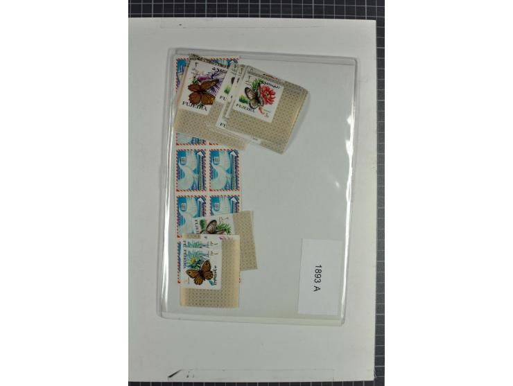 1970/90, postfrische Partie mit vielen ungezähnten Ausgaben diverser Gebiete, einige tausend Marken und Blocks