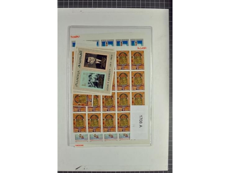 1970/90, postfrische Partie mit vielen ungezähnten Ausgaben diverser Gebiete, einige tausend Marken und Blocks
