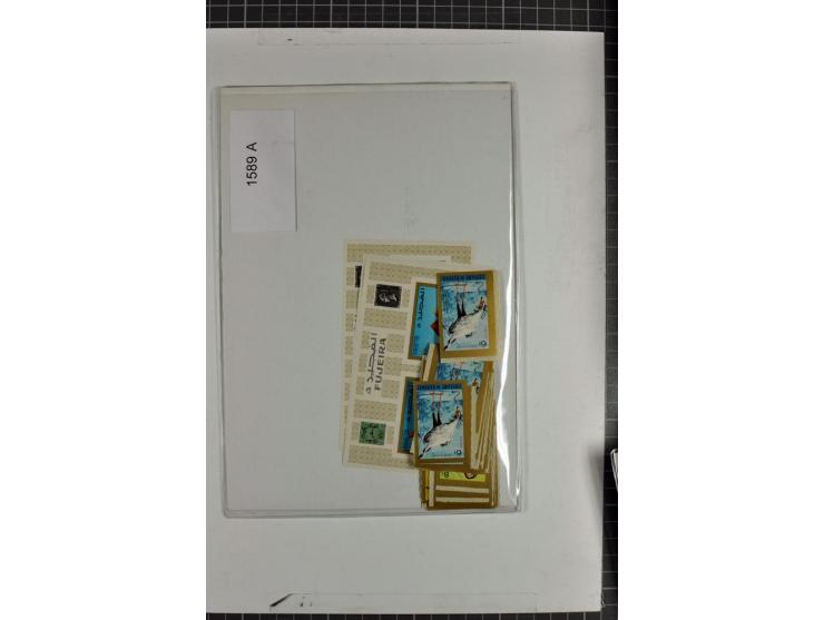 1970/90, postfrische Partie mit vielen ungezähnten Ausgaben diverser Gebiete, einige tausend Marken und Blocks