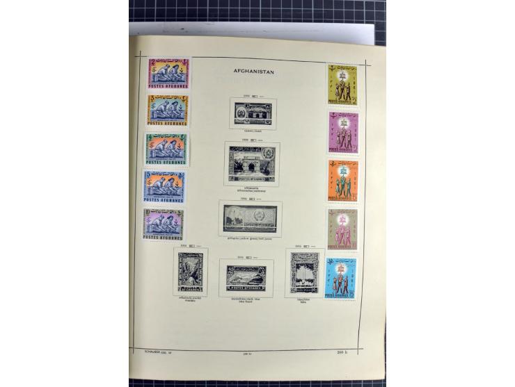 1854/1935 (ca.), ungebrauchte und gestempelte Sammlung (ohne Japan) mit besseren Ausgaben im alten Schaubek-Album, dazu Austr