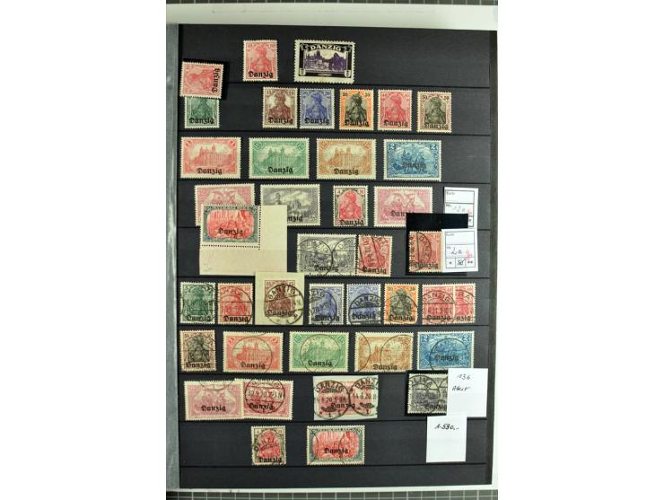 1920/1939, meist postfrische und gestempelte Sammlung inkl. Dienst- und Portomarken sowie Port Gdansk im Steckbuch, dabei vie