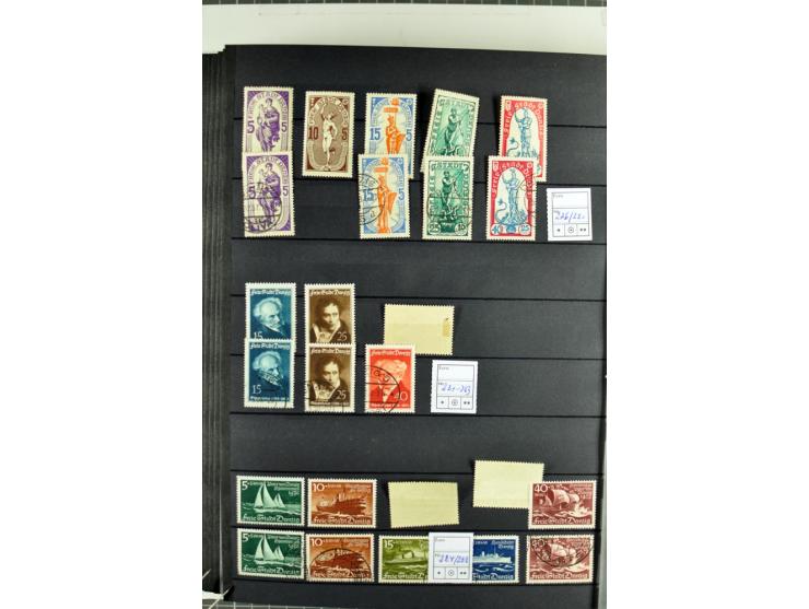 1920/1939, meist postfrische und gestempelte Sammlung inkl. Dienst- und Portomarken sowie Port Gdansk im Steckbuch, dabei vie