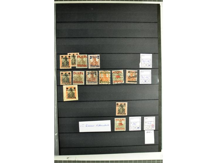 1920/1939, meist postfrische und gestempelte Sammlung inkl. Dienst- und Portomarken sowie Port Gdansk im Steckbuch, dabei vie