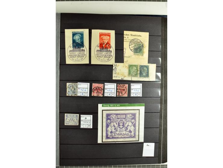 1920/1939, meist postfrische und gestempelte Sammlung inkl. Dienst- und Portomarken sowie Port Gdansk im Steckbuch, dabei vie