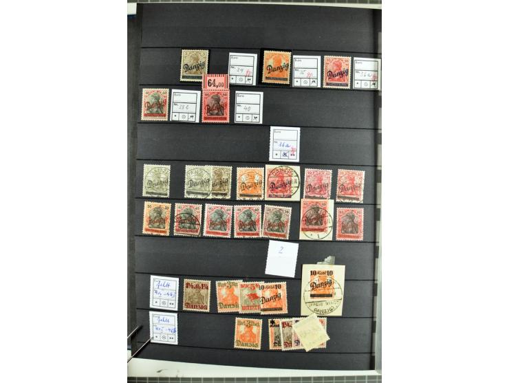 1920/1939, meist postfrische und gestempelte Sammlung inkl. Dienst- und Portomarken sowie Port Gdansk im Steckbuch, dabei vie