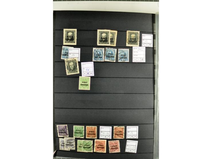 1920/1939, meist postfrische und gestempelte Sammlung inkl. Dienst- und Portomarken sowie Port Gdansk im Steckbuch, dabei vie