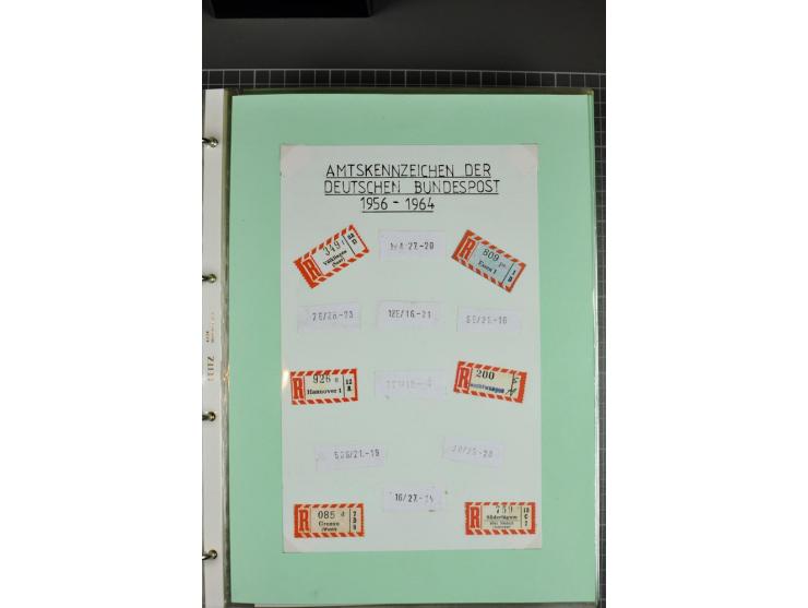 1828/1995, sehr umfangreiche Ausstellungs-Sammlung "Die Eilboten-Post" ab Vorphila in 11 Alben mit einigen hundert Briefen, K