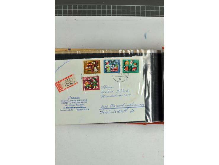 1945/70, vorwiegend postfrische Sammlung mit guten Sammlungen ab SBZ mit u.a. Mi.-Nr. 41 und Block 1x, 2t, 4, 5X/Y postfrisch