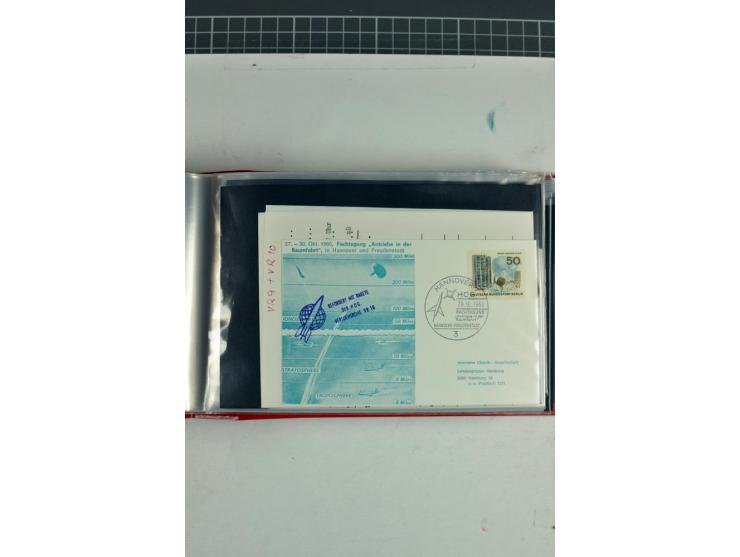 1945/70, vorwiegend postfrische Sammlung mit guten Sammlungen ab SBZ mit u.a. Mi.-Nr. 41 und Block 1x, 2t, 4, 5X/Y postfrisch