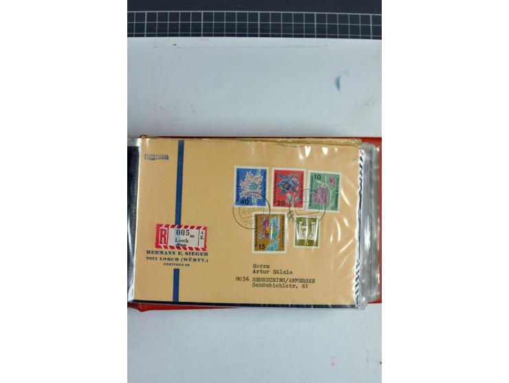 1945/70, vorwiegend postfrische Sammlung mit guten Sammlungen ab SBZ mit u.a. Mi.-Nr. 41 und Block 1x, 2t, 4, 5X/Y postfrisch