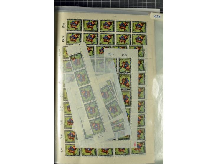 1950/1964, postrischer Lagerposten mit Bogen und Bogenteilen in unterschiedlichen Mengen, dabei u.a. Mi.-Nr. 71 (8), 75-79 (1