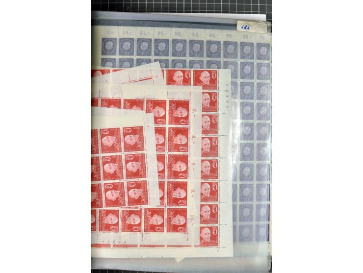 1950/1964, postrischer Lagerposten mit Bogen und Bogenteilen in unterschiedlichen Mengen, dabei u.a. Mi.-Nr. 71 (8), 75-79 (1