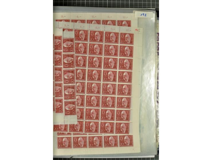 1950/1964, postrischer Lagerposten mit Bogen und Bogenteilen in unterschiedlichen Mengen, dabei u.a. Mi.-Nr. 71 (8), 75-79 (1
