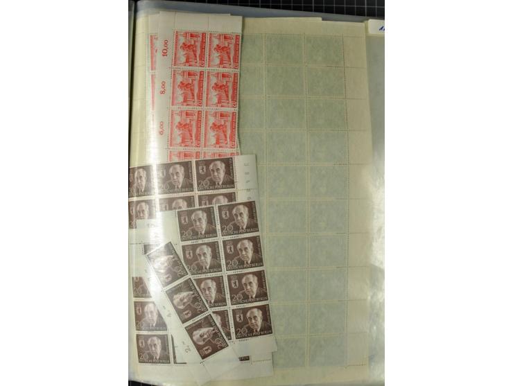 1950/1964, postrischer Lagerposten mit Bogen und Bogenteilen in unterschiedlichen Mengen, dabei u.a. Mi.-Nr. 71 (8), 75-79 (1