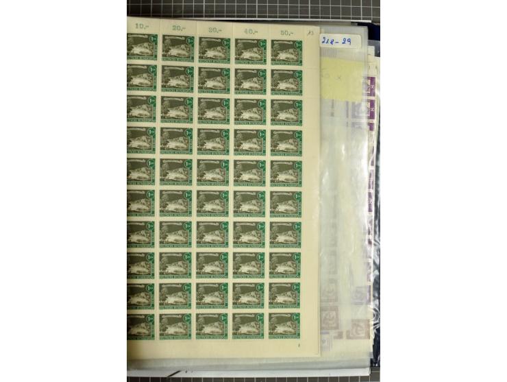 1950/1964, postrischer Lagerposten mit Bogen und Bogenteilen in unterschiedlichen Mengen, dabei u.a. Mi.-Nr. 71 (8), 75-79 (1