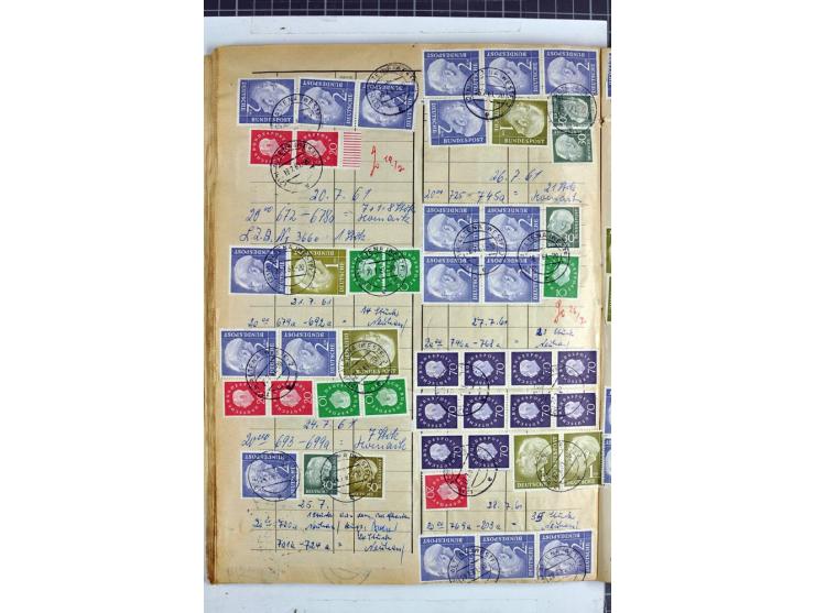 1960/64, Teil eines großformatigen Einlieferungsheftes, über 60 Blatt (wenige mit Fehlstellen), alle frankiert, meist mit Heu
