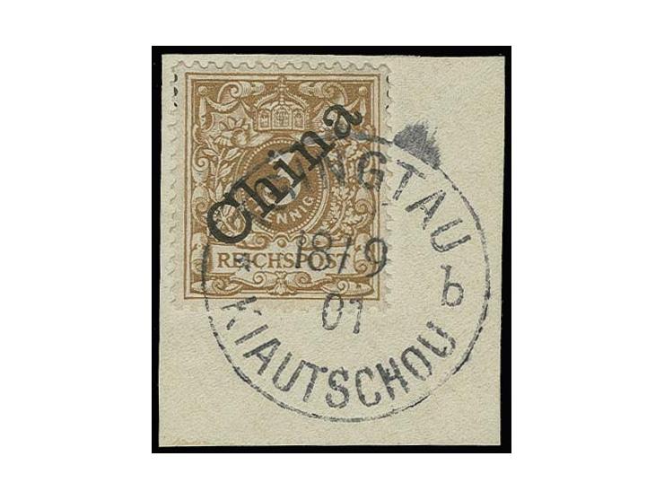 Mitläufer: Krone/Adler 3 Pfg. hellockerbraun mit diagonalem Aufdruck auf Briefstück mit klarem Stempel-Abschlag "TSINGTAU KIA