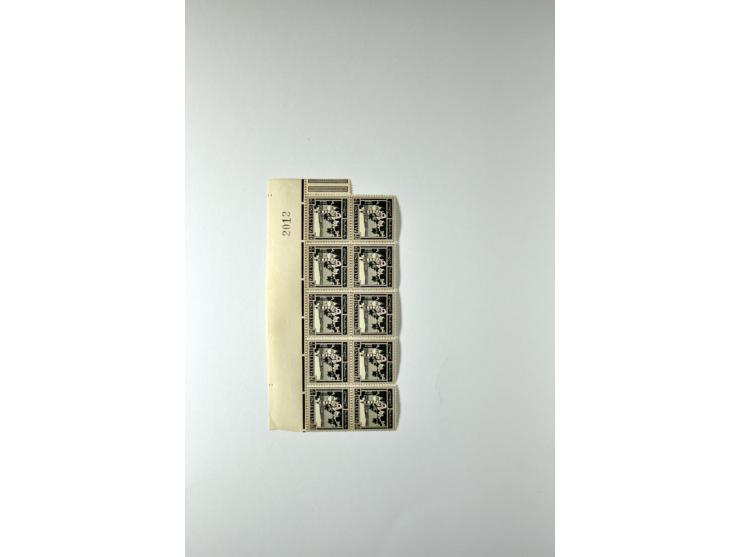 Remaining collection with a large amount of plate no. blocks and single stamps, gutter pairs and blocks, presentation booklet