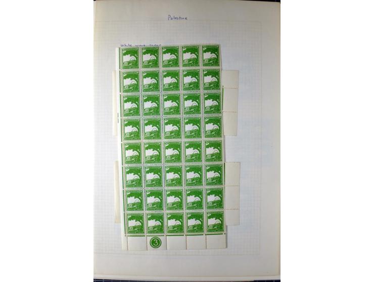 Remaining collection with a large amount of plate no. blocks and single stamps, gutter pairs and blocks, presentation booklet