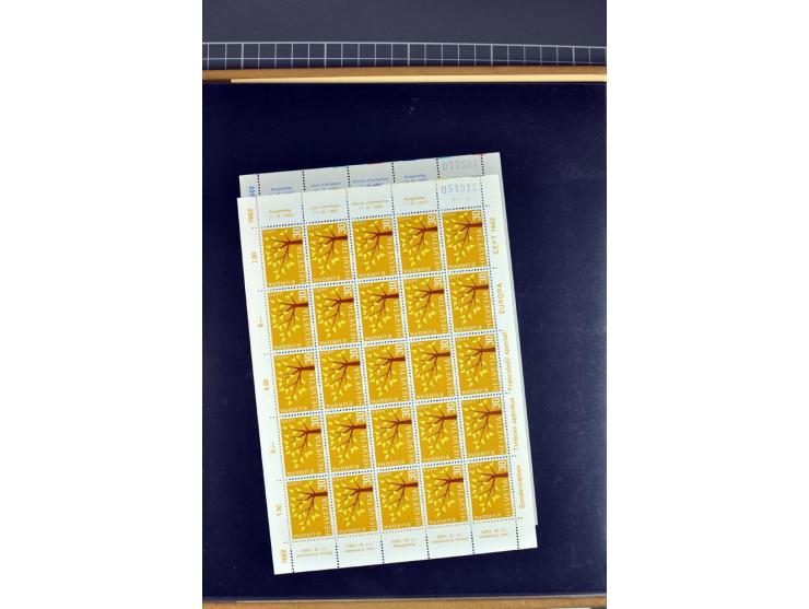 1956/2005, lot with good values like Luxemburg 1956 in blocks of four, varieties, plate flaws, sheets and souvenir sheets, so