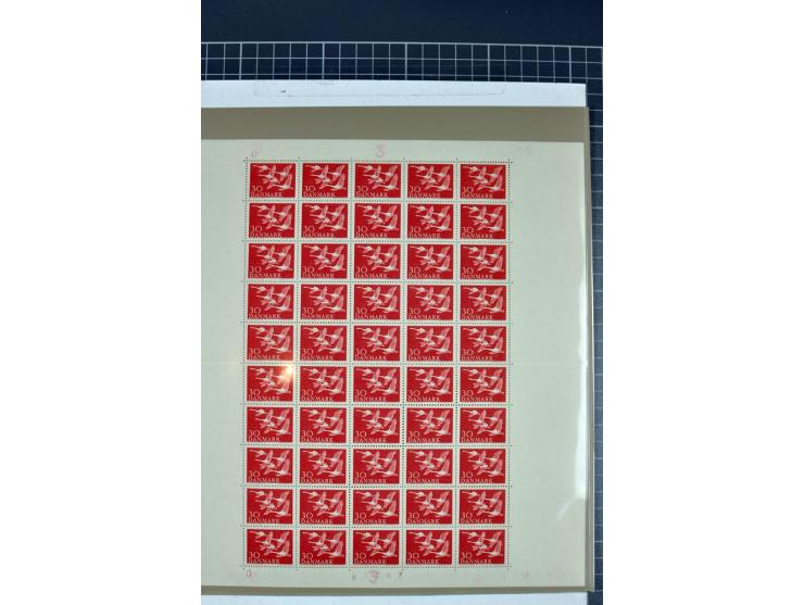 1956/2005, lot with good values like Luxemburg 1956 in blocks of four, varieties, plate flaws, sheets and souvenir sheets, so