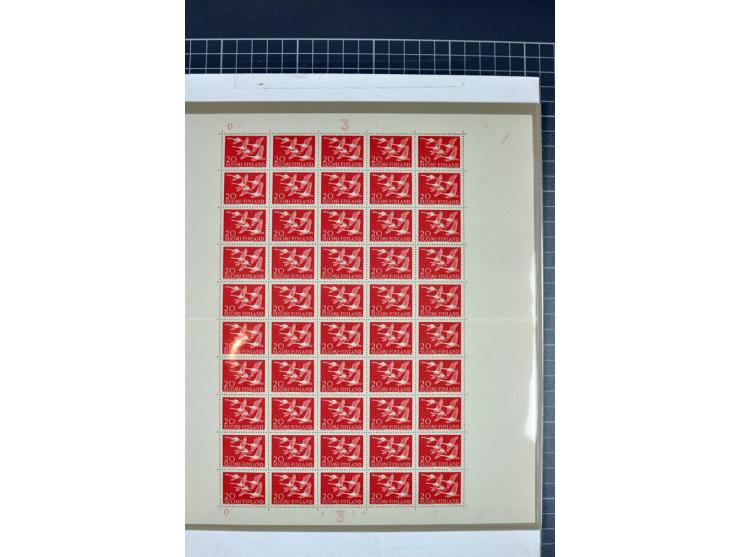 1956/2005, lot with good values like Luxemburg 1956 in blocks of four, varieties, plate flaws, sheets and souvenir sheets, so