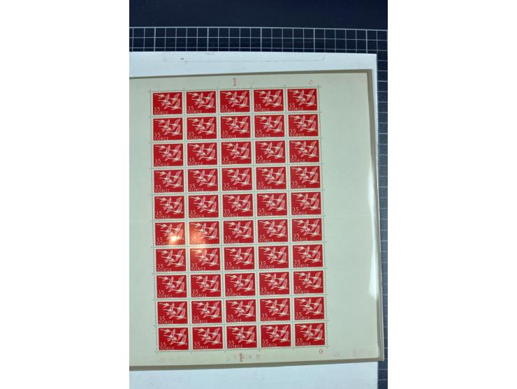 1956/2005, lot with good values like Luxemburg 1956 in blocks of four, varieties, plate flaws, sheets and souvenir sheets, so