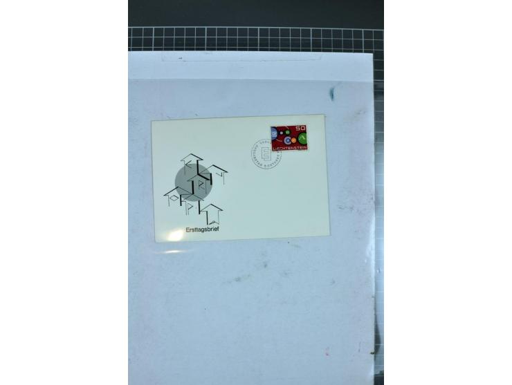 1956/2005, lot with good values like Luxemburg 1956 in blocks of four, varieties, plate flaws, sheets and souvenir sheets, so