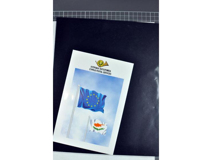 1956/2005, lot with good values like Luxemburg 1956 in blocks of four, varieties, plate flaws, sheets and souvenir sheets, so