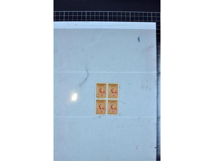 1958/78, nice lot of varieties including 2 large blocks with strongly shifted perforation, colour proof, etc, all unmounted m