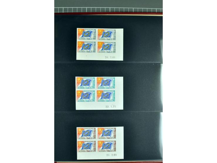 1963/96, collection de timbres non dentelés en bloc de quatre, la plupart avec coins de feuille, parfois avec coins datés, ne