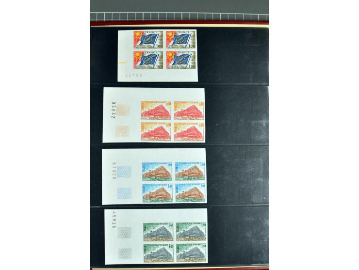 1963/96, collection de timbres non dentelés en bloc de quatre, la plupart avec coins de feuille, parfois avec coins datés, ne