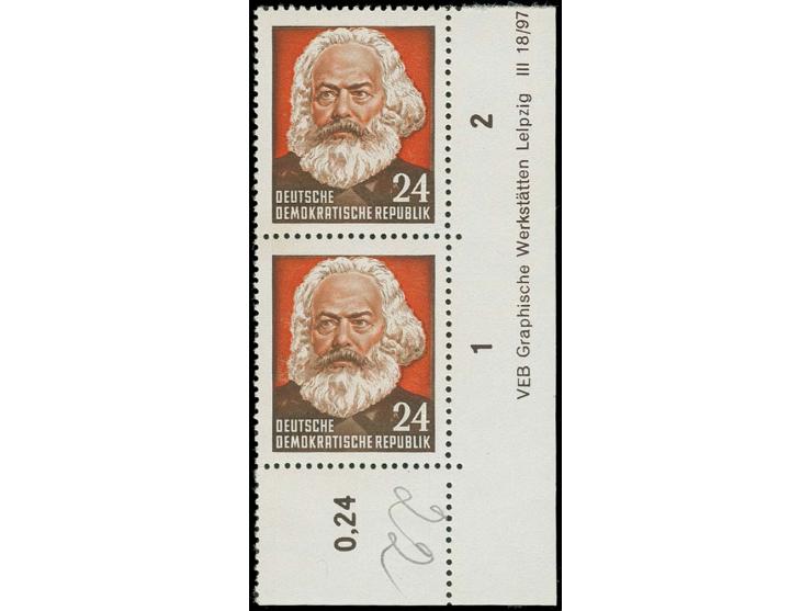 1953, Marx 24 Pfg. im senkrechten Paar aus der rechten unteren Bogenecke mit Druckerzeichen "VEB Graphische Werkstätten Leipz
