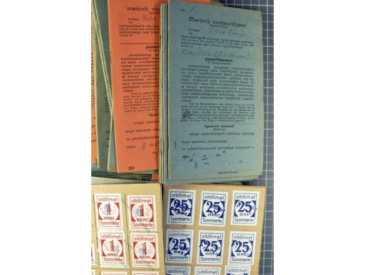 1939, Postsparmarken, etwa 2700 Stück in 87 Sparheften, beide Wertstufen und verschiedene Stempel
