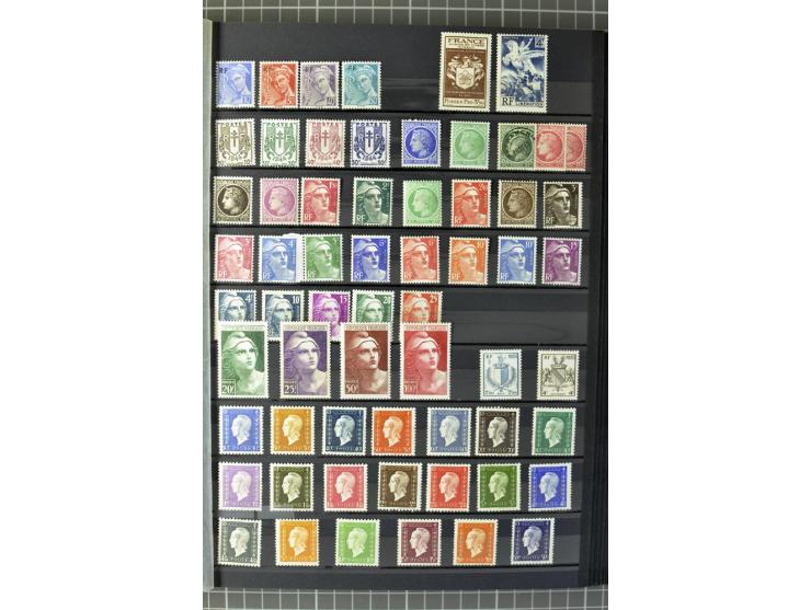 1849/2007, postfrische, ungebrauchte und gestempelte Sammlung mit einer Vielzahl von guten Werten und Sätzen, oft in beiden E