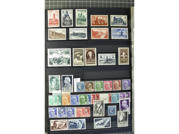 1849/2007, postfrische, ungebrauchte und gestempelte Sammlung mit einer Vielzahl von guten Werten und Sätzen, oft in beiden E