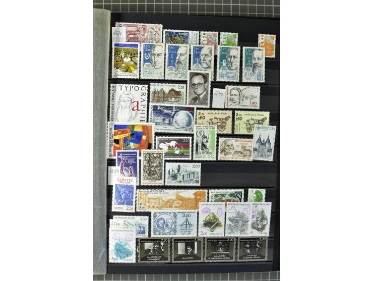 1849/2007, postfrische, ungebrauchte und gestempelte Sammlung mit einer Vielzahl von guten Werten und Sätzen, oft in beiden E