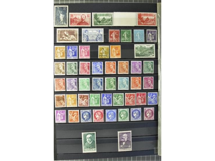 1849/2007, postfrische, ungebrauchte und gestempelte Sammlung mit einer Vielzahl von guten Werten und Sätzen, oft in beiden E