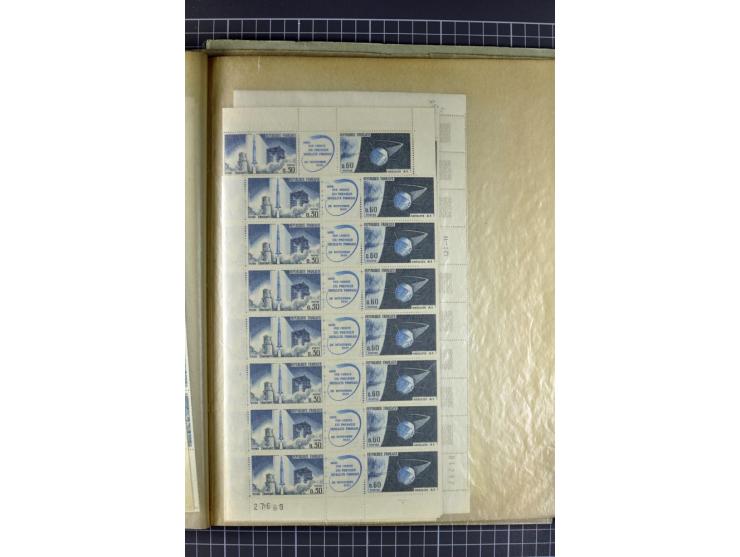 1849)1975 (ca.), postfrischer, ungebrauchter und gestempelter Lagerbestand in 9 Steckbüchern und 5 Bogenmappen, dabei bessere