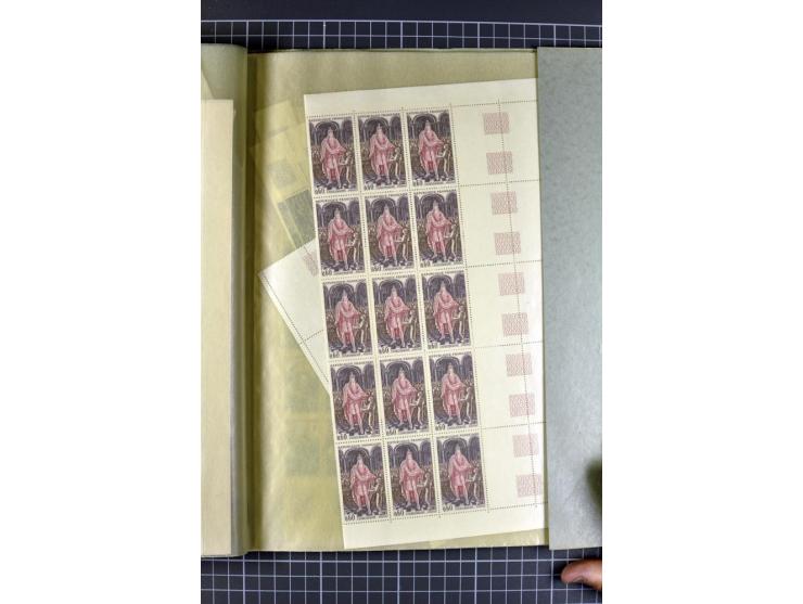 1849)1975 (ca.), postfrischer, ungebrauchter und gestempelter Lagerbestand in 9 Steckbüchern und 5 Bogenmappen, dabei bessere