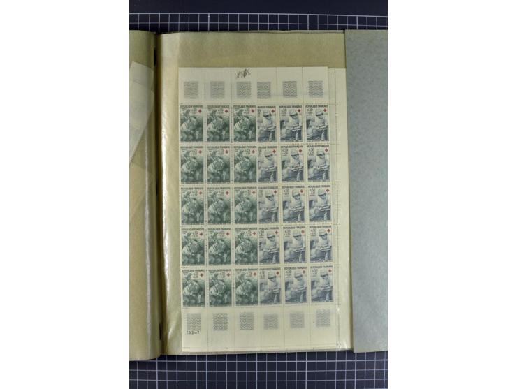 1849)1975 (ca.), postfrischer, ungebrauchter und gestempelter Lagerbestand in 9 Steckbüchern und 5 Bogenmappen, dabei bessere