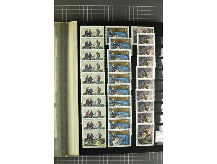1849)1975 (ca.), postfrischer, ungebrauchter und gestempelter Lagerbestand in 9 Steckbüchern und 5 Bogenmappen, dabei bessere