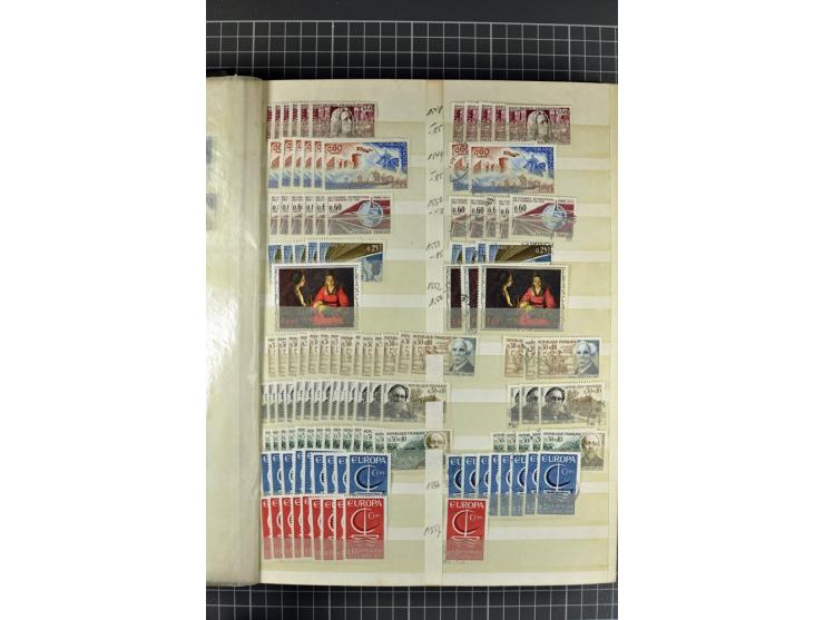 1849)1975 (ca.), postfrischer, ungebrauchter und gestempelter Lagerbestand in 9 Steckbüchern und 5 Bogenmappen, dabei bessere