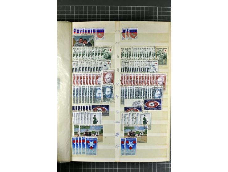 1849)1975 (ca.), postfrischer, ungebrauchter und gestempelter Lagerbestand in 9 Steckbüchern und 5 Bogenmappen, dabei bessere