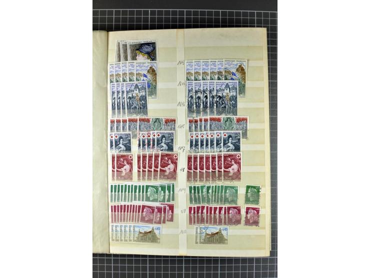 1849)1975 (ca.), postfrischer, ungebrauchter und gestempelter Lagerbestand in 9 Steckbüchern und 5 Bogenmappen, dabei bessere
