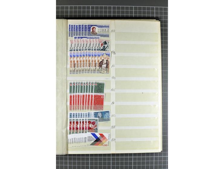 1849)1975 (ca.), postfrischer, ungebrauchter und gestempelter Lagerbestand in 9 Steckbüchern und 5 Bogenmappen, dabei bessere
